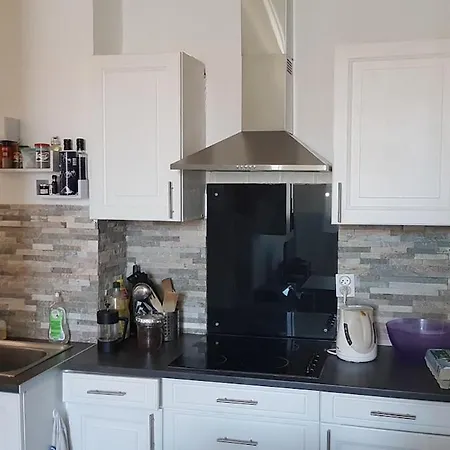 Charming 2-room In Saint Jean D'angely District Nice