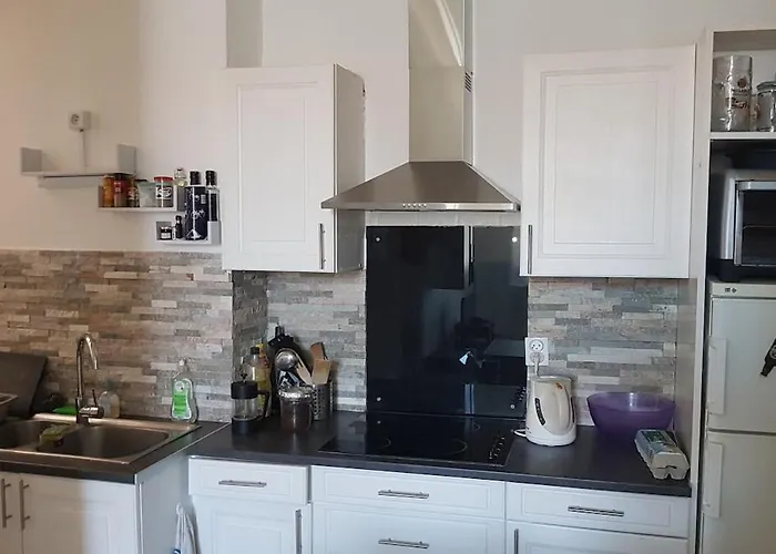 Charming 2-room In Saint Jean D'angely District Nice