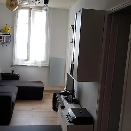 شقة Charming 2-room In Saint Jean D'angely District